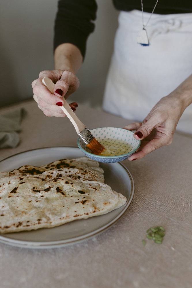 Preparazione pane naan - Burro fuso