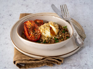 lenticchie cn pomodori arrosto e uovo alla dukkah