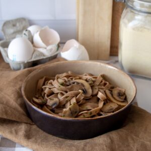 tagliatelle alla farina di castagne co funghi campignon