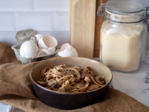 Tagliatelle-alla-farina-di-castagne-e-funghi