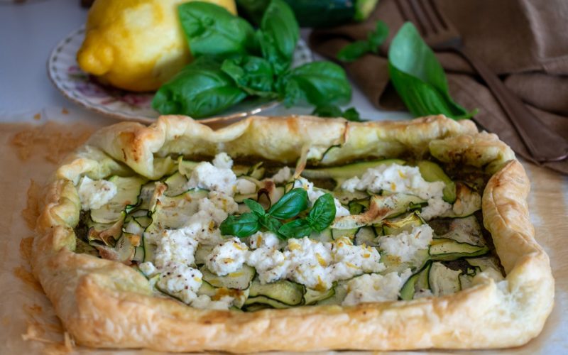 Torta salata pesto e zucchine