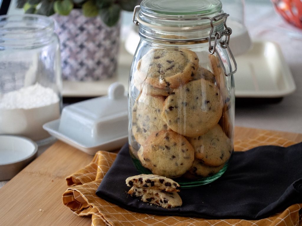 Chocolate chip cookies 