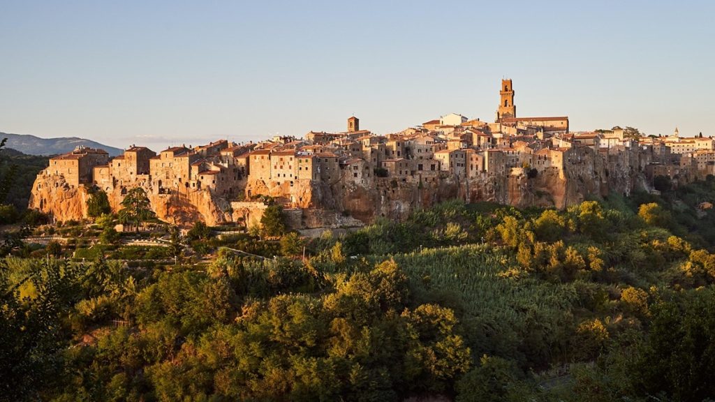 Pitigliano, la “Piccola Gerusalemme” scolpita nel tufo