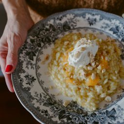 Risotto zucca, caprino e nocciole
