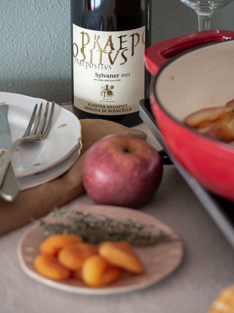 Pollo in cocotte con mele e albicocche disidratate